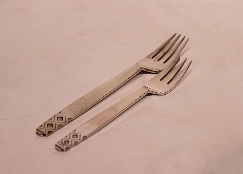 Breakfast fork & Cake fork in Rune pattern -  Hallmarked silver - Georg Jensen
Great condition
