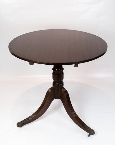 Side table of mahogany and in great vintage condition from the 1860s.
5000m2 showroom.
