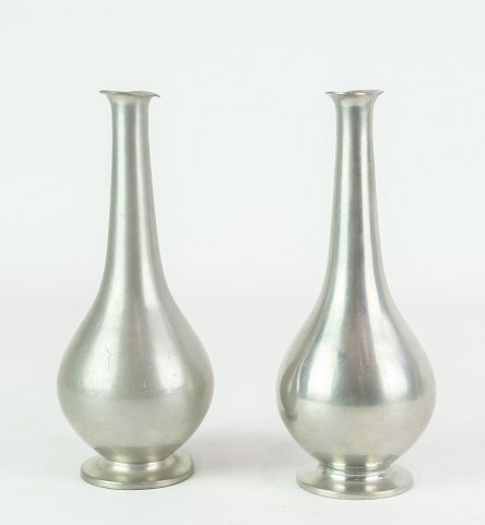Pair of flower vases, Just Andersen, Tin, no. 1457
Great condition
