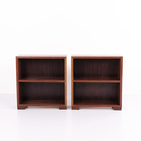 Bookcases / shelving units