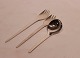 Dinner fork, Lunch fork & Marmalade spoon in Tuja pattern - 925 sterling silver 
- Georg Jensen
Great condition

